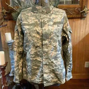 Military jacket. Size medium/long.